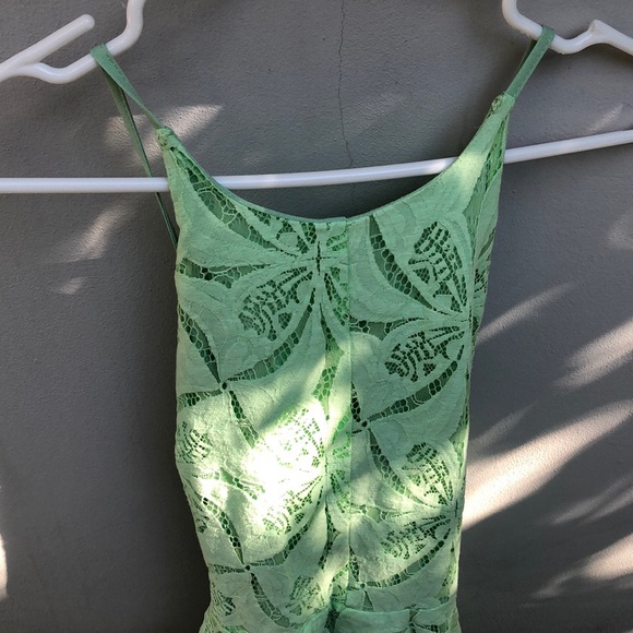 ☀️ NWOT Light Pastel Green High Low Top - Size M - Picture 10 of 12